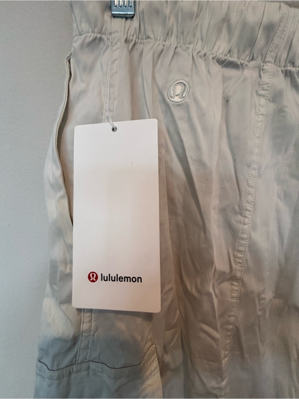 lululemon athletica Lightweight Adjustable MR Cargo Pants in Off-White - Picture 3 of 7